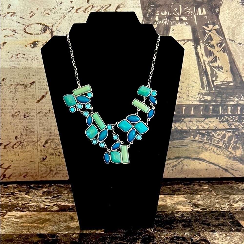 Elegant Silver, green and Blue Necklace EUC